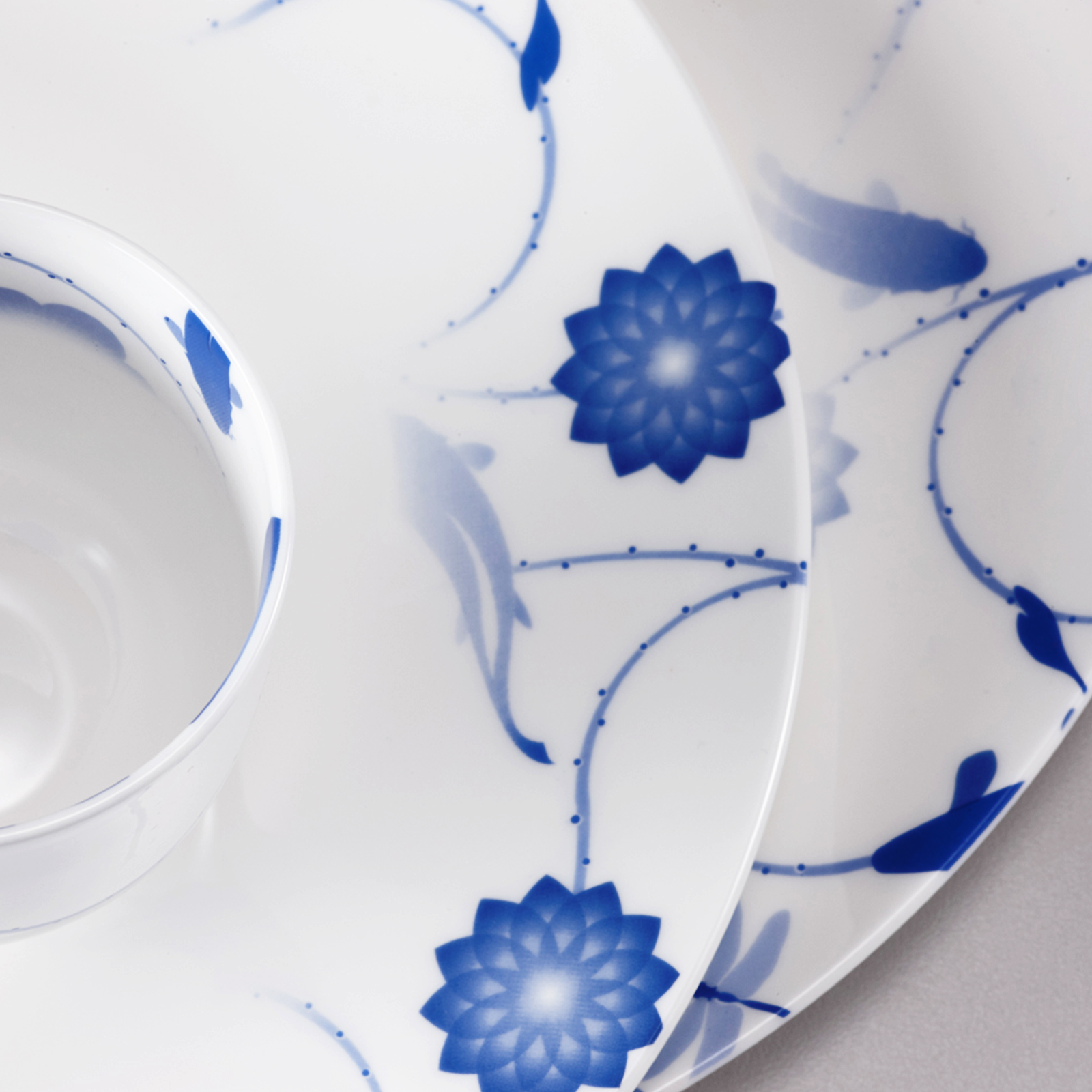 ZENS Lotus & Fish Bone China Modern Dinnerware Set Dinner Plates of 4